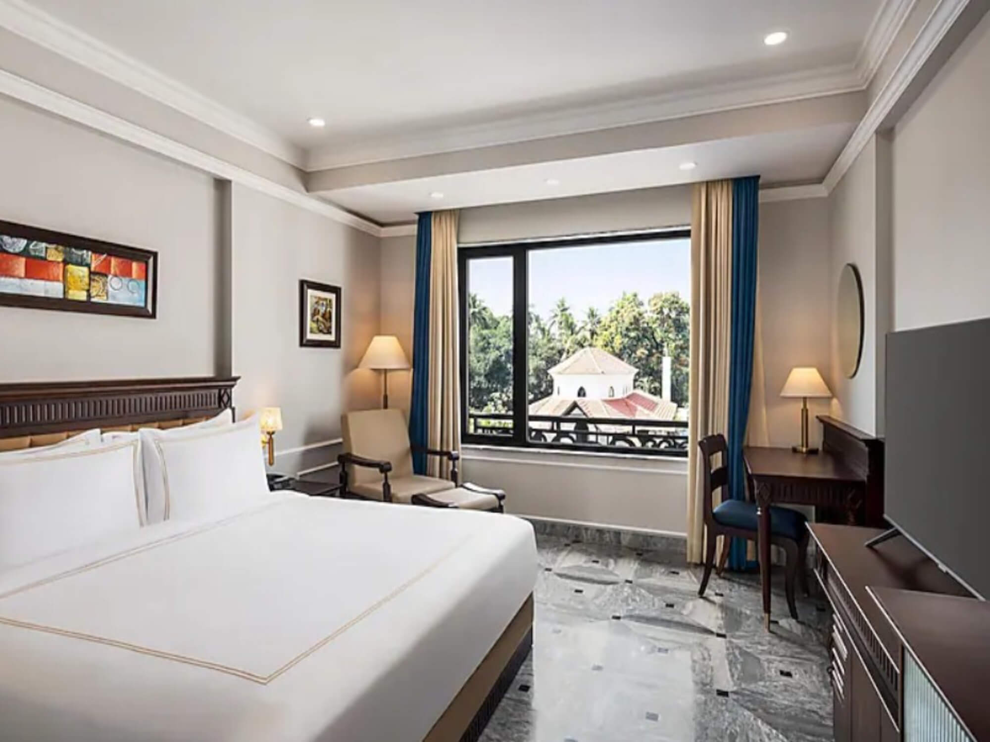 Deluxe Pool View Room